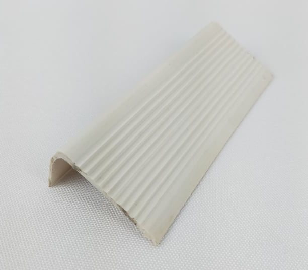 PVC STAIR NOSING 42mm X 8' SOFT-REGULAR WHITE